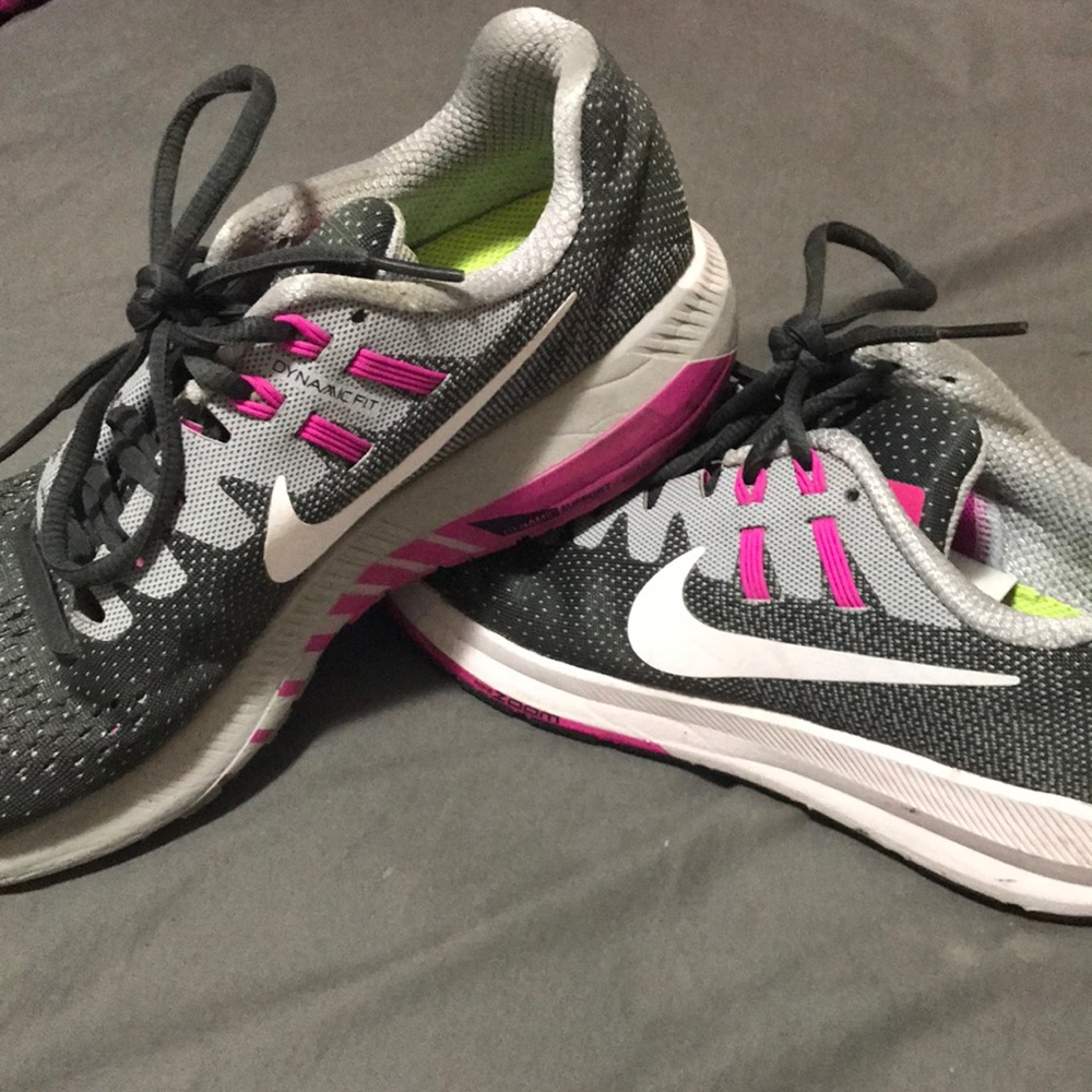 Size 8 Women’s Nike
